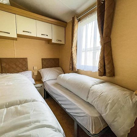 Lovely Caravan By The Beach In Pakefield, Suffolk Ref 68007Cl Lowestoft Luaran gambar